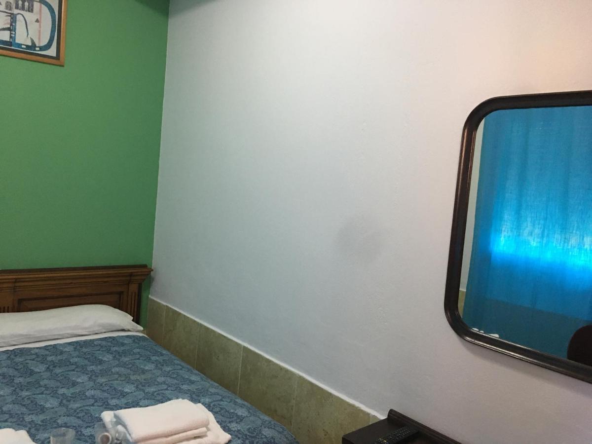 Отель Hostal O Labrador O Hospital Экстерьер фото